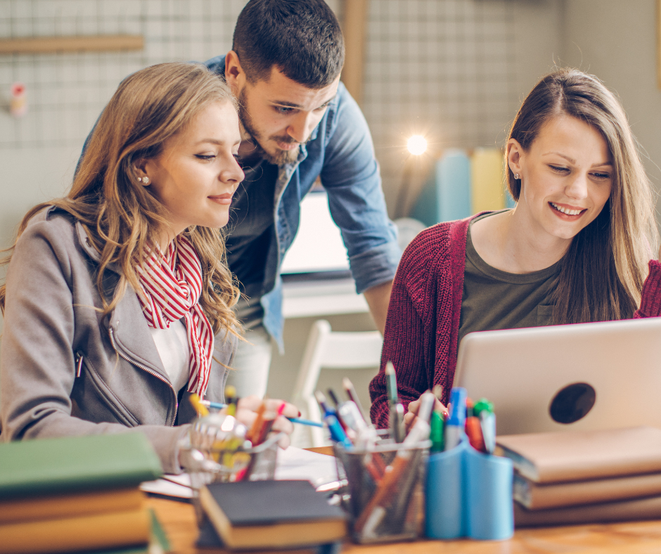 Sakarīgi padomi jauniešim: kā sagatavoties augstskolai un patstāvīgai dzīvei