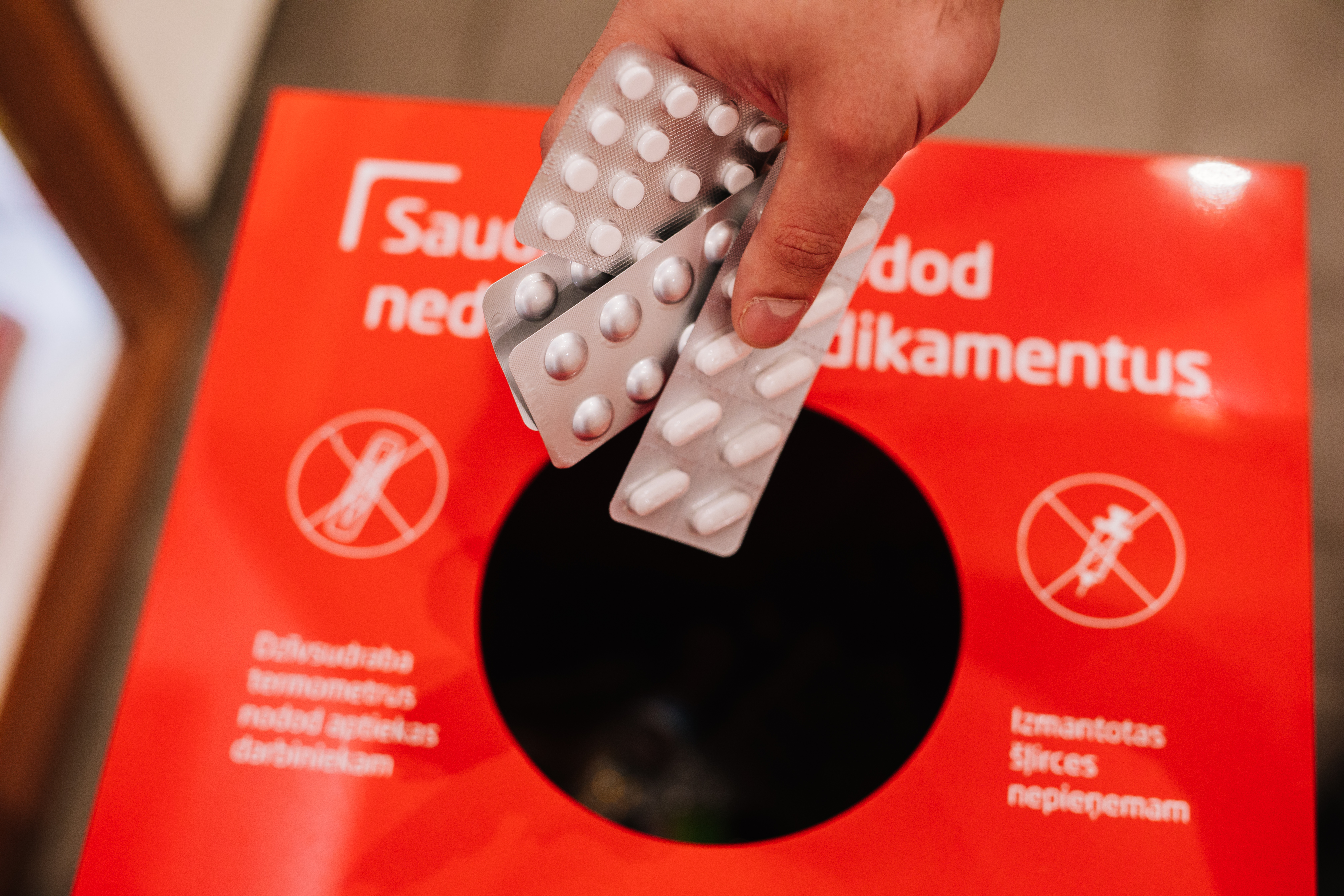 Apotheka aptiekās pērn nodotas teju septiņas tonnas nederīgo medikamentu