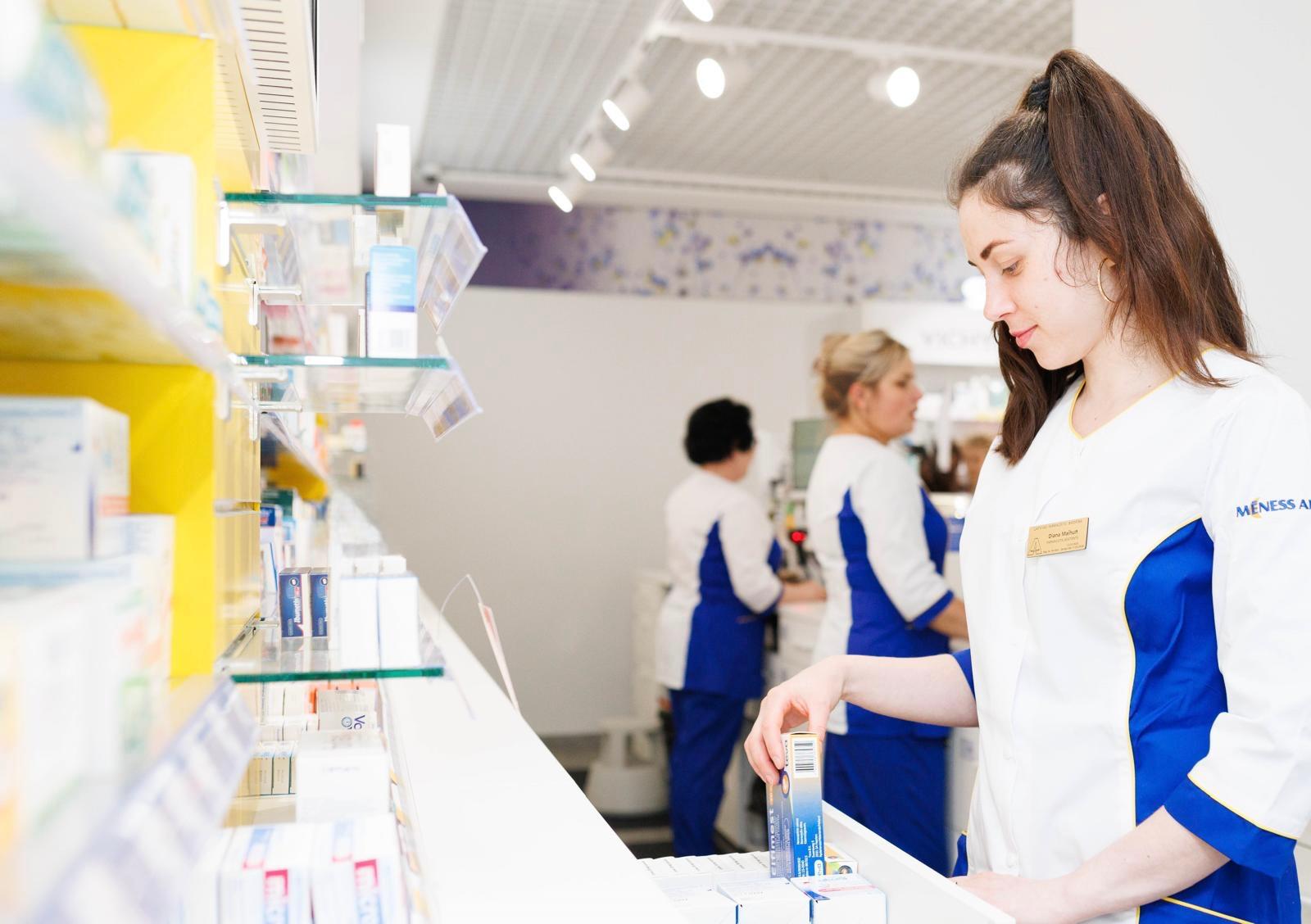 Aptauja: 61% iedzīvotāju saņem farmaceitisko aprūpi vismaz reizi mēnesī