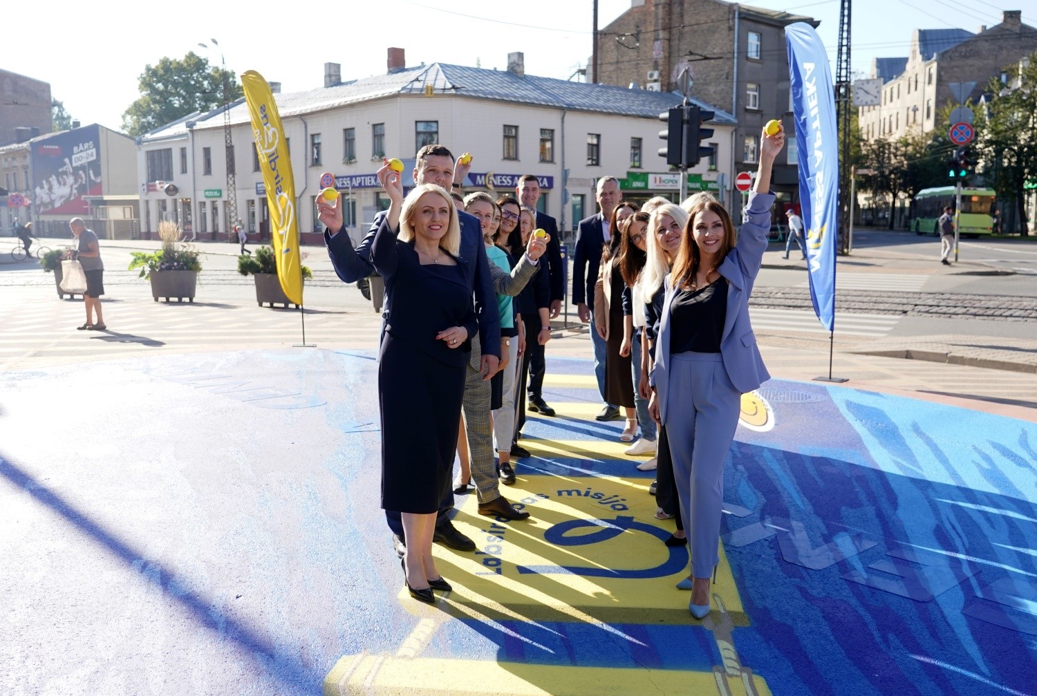 Ar emocionālu 3D zīmējumu pilsētvidē, “Labsirdības misija” aicina atbalstīt mobilitāti bērniem ar īpašām vajadzībām