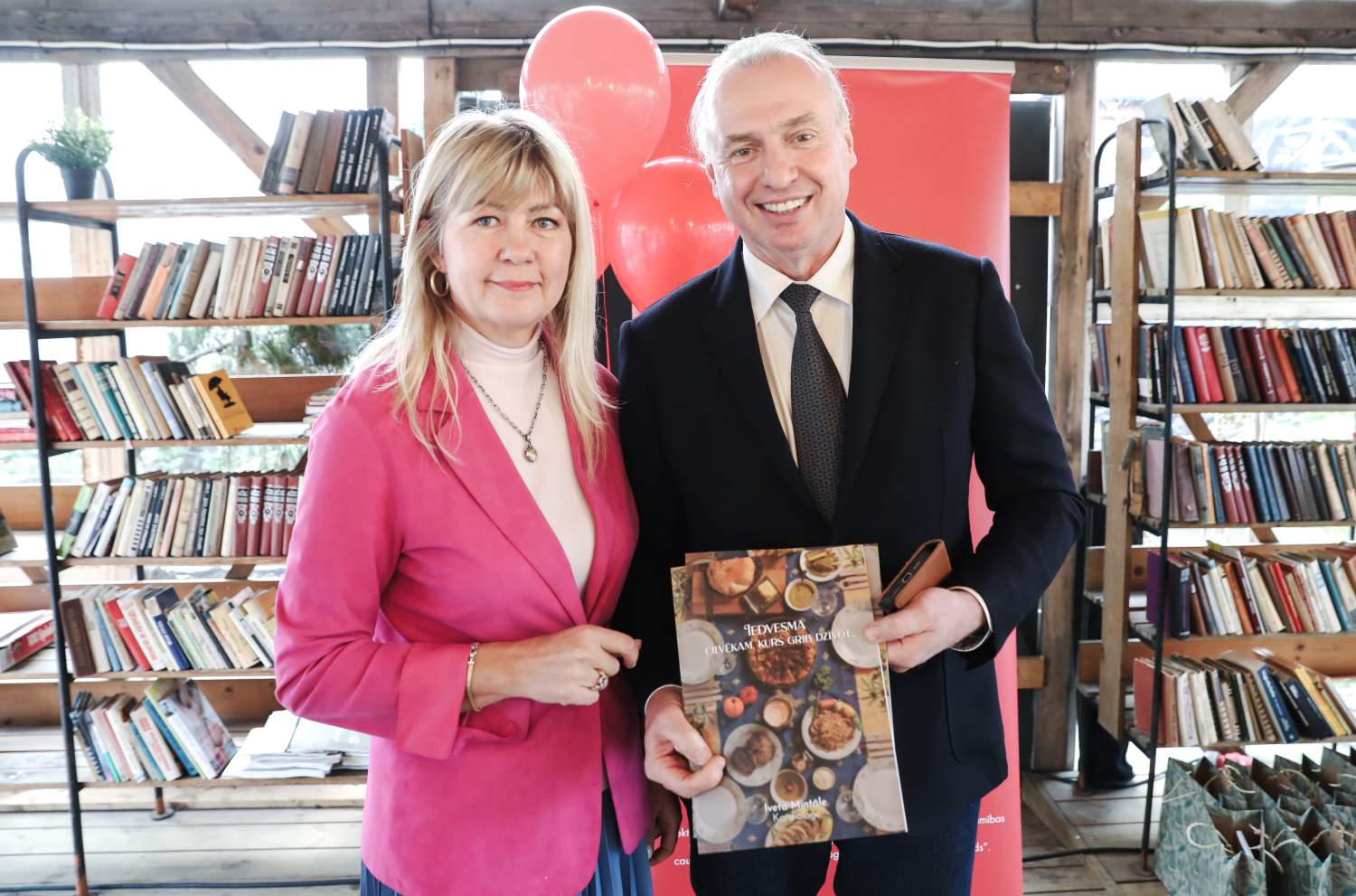 Āgenskalna tirgū iedzīvotāji pārbauda veselību un saņem padomus sirds stiprināšanai