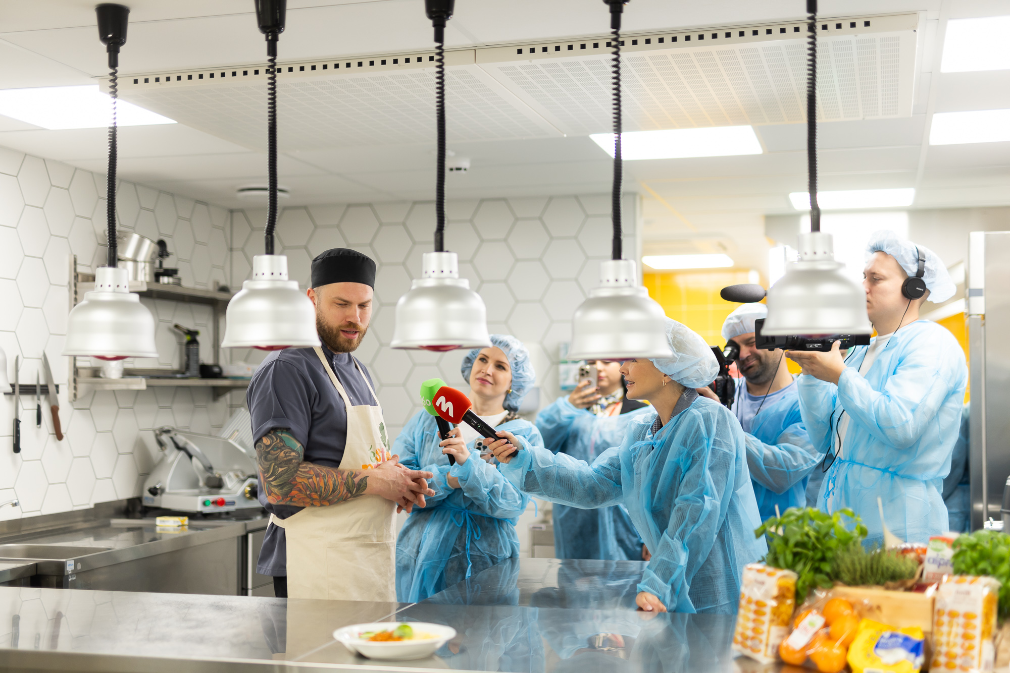 Demonstrējot, kā top maltītes Bērnu slimnīcā, tiek atklāta veselīga uztura kustības “Ēstprieks” kampaņa