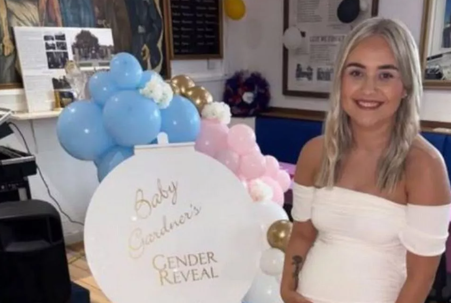 Jauniete, kas notēloja grūtniecību un uzdeva lelli par jaundzimušo, piedalīsies TV šovā