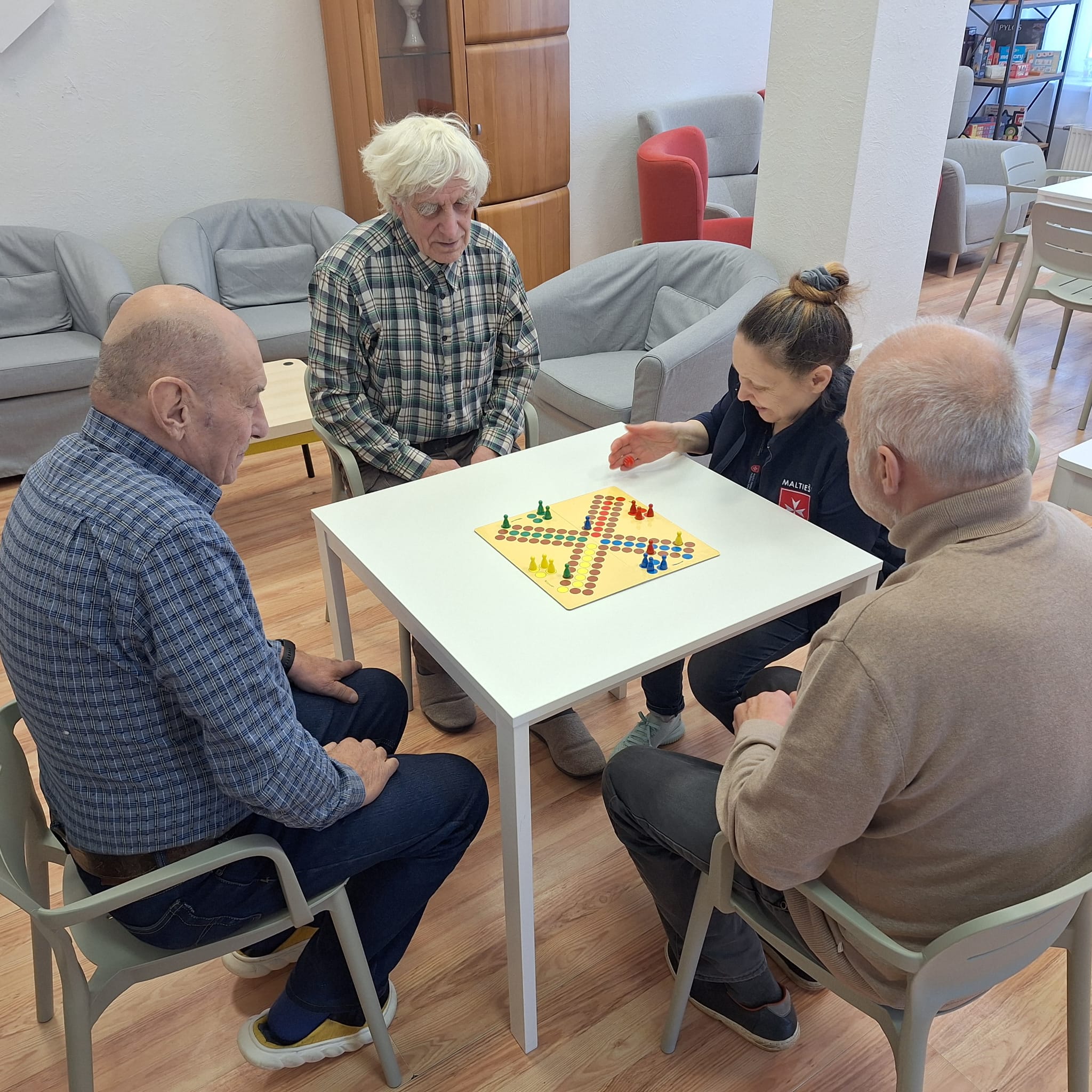 Durvis ver pirmais multisensorais dienas centrs cilvēkiem ar demenci