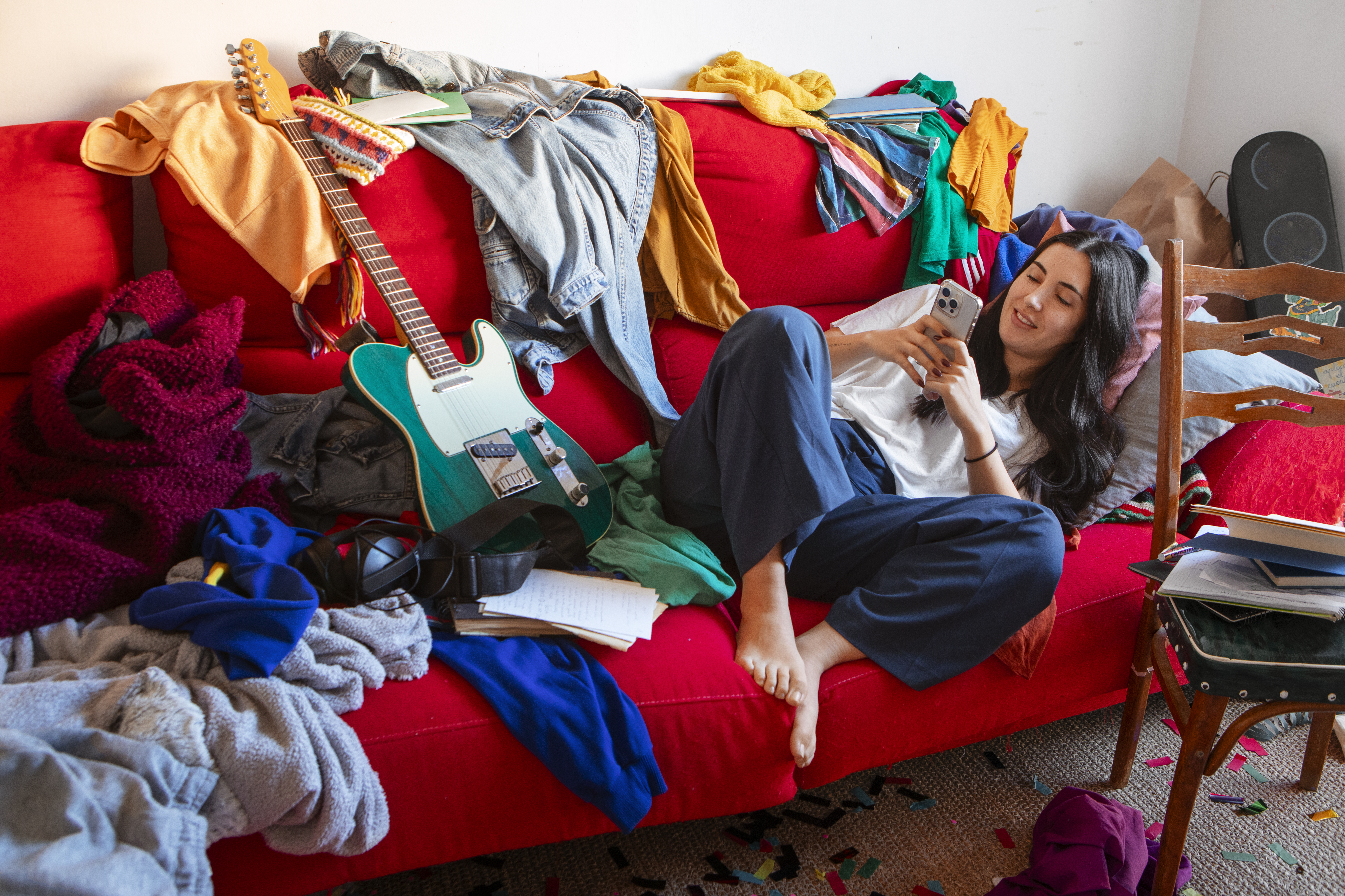 Vai izlietnē vēl sakrājušies ballītes trauki? Psihologi skaidro, kāpēc daži cilvēki ir nekārtīgi