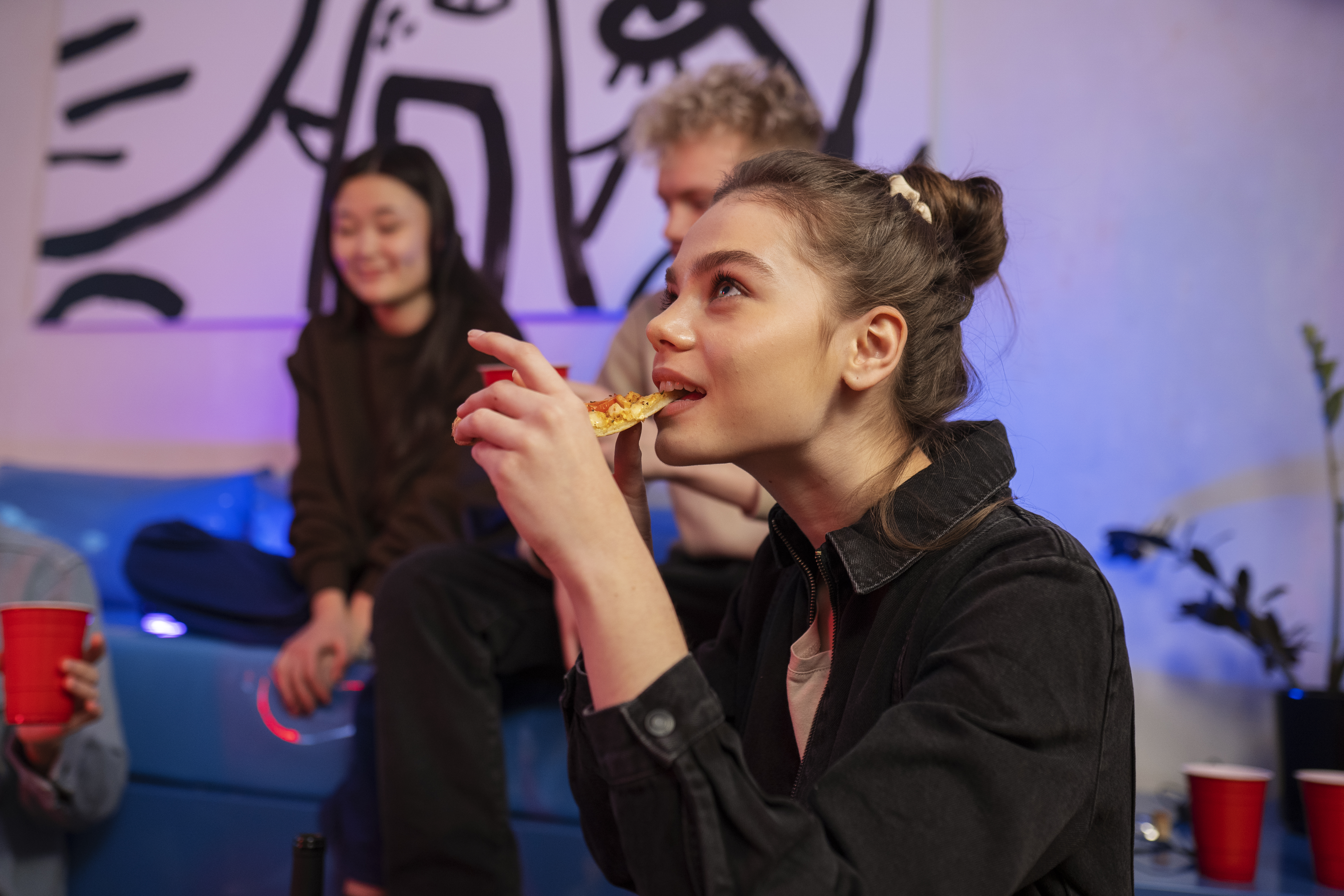 Bezmaksas lekcijas un darbnīcas jauniešiem par aktuālām tēmām