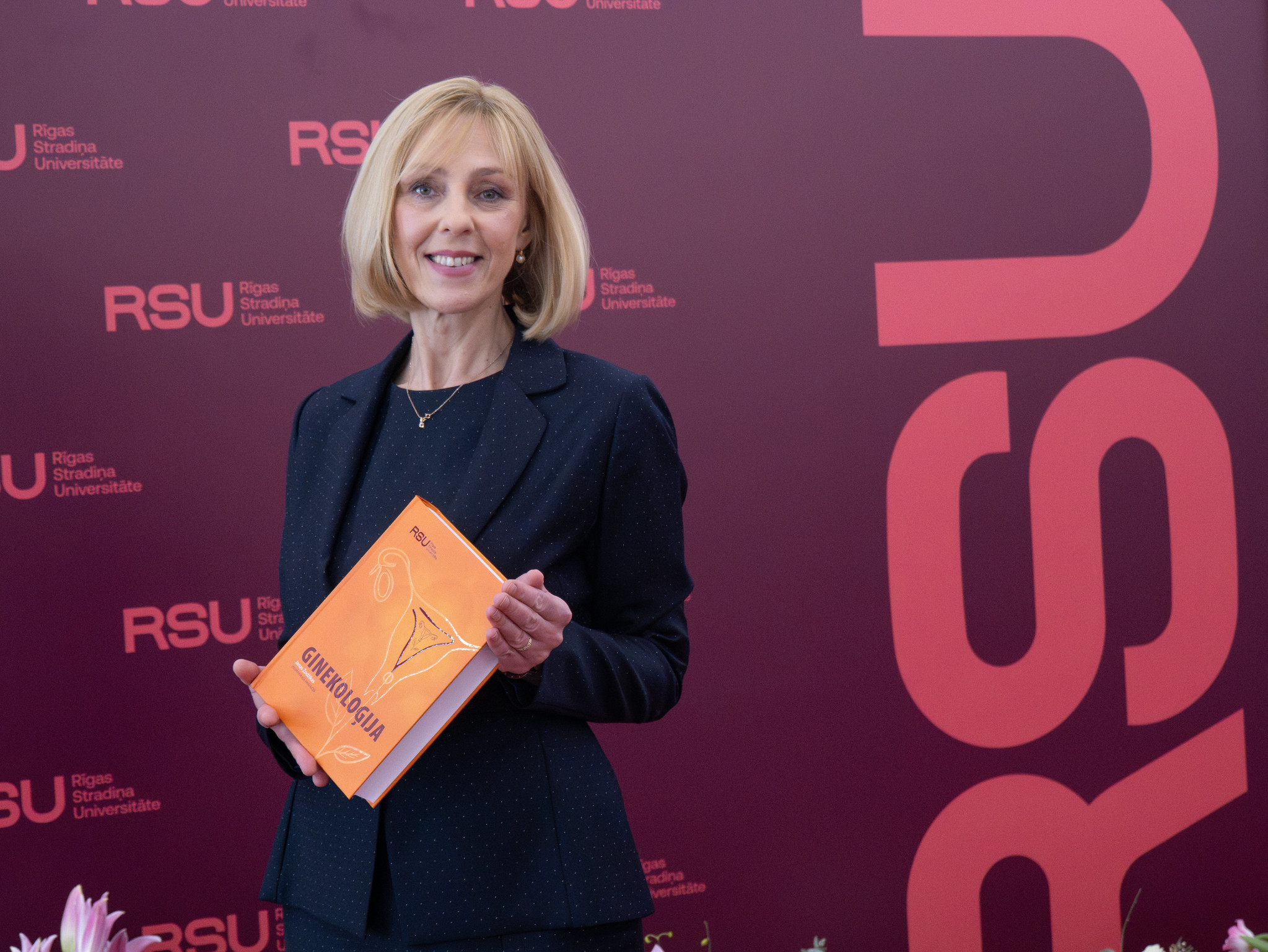 RSU atvērta jaunā mācību grāmata “Ginekoloģija”